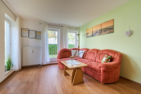 mit Schlafmöglichkeit